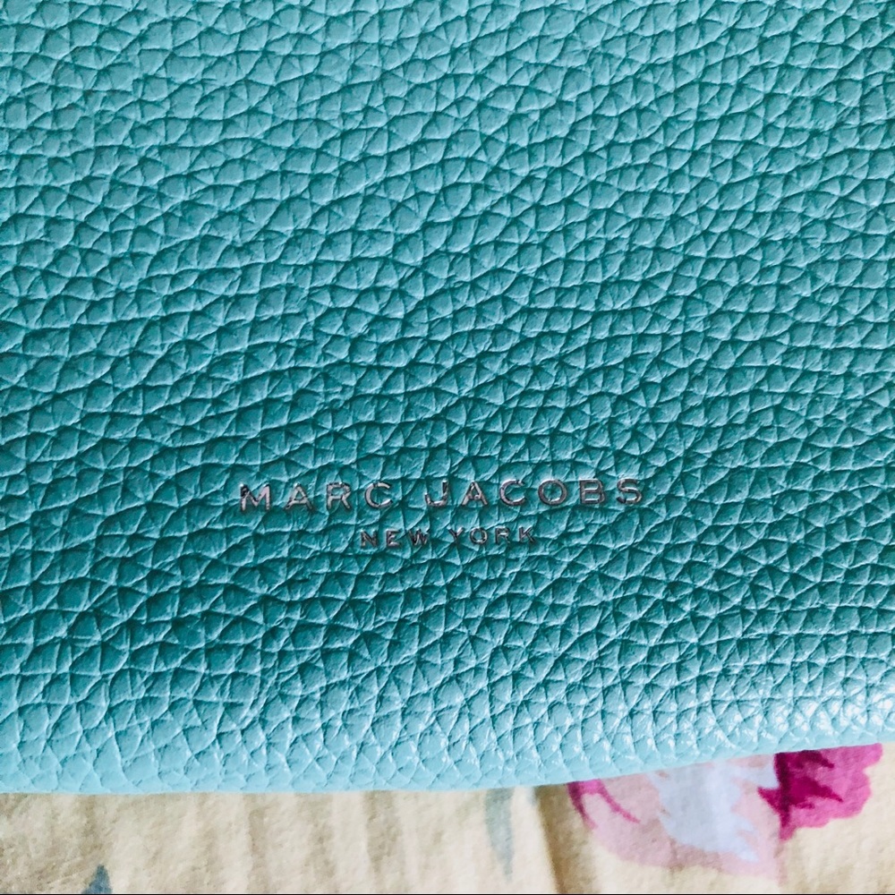 Marc Jacobs Essential Leather Crossbody - Picture 4 of 7